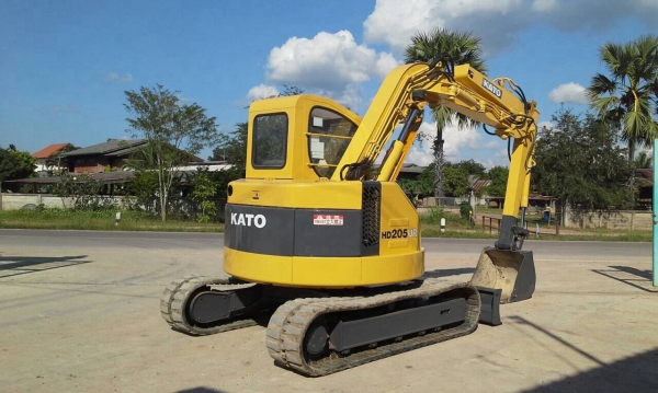 ขายรถแบคโฮ KATO รุ่นHD205UR ขายรถแบคโฮ KATO รุ่นHD205UR