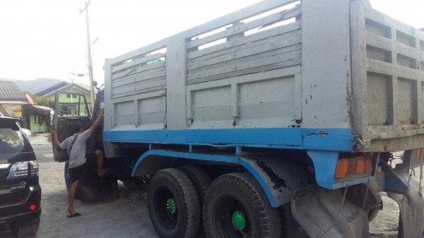 สิบล้อดั้ม isuzu 2 เพลาใหญ่ เครื่อง 6BG สโลกลางอินเตอร์ เครื่องร็อก เกียร์ร็อค เบรกจิฟฟี่ พวงมาลัยเพาเวอร์ ภาษีไม่ขาด เครื่องดีคันชีสวย สิบล้อดั้ม isuzu 2 เพลาใหญ่ เครื่อง 6BG สโลกลางอินเตอร์ เครื่องร็อก เกียร์ร็อค เบรกจิฟฟี่ พวงมาลัยเพาเวอร์ ภาษีไม่ขาด เครื่องดีคันชีสวย