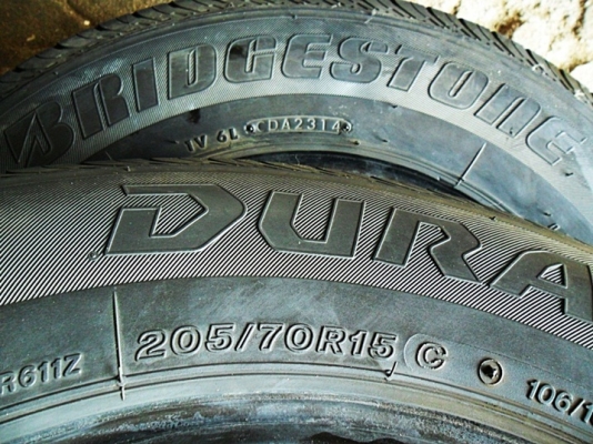 ยางกระบะขอบ15 บริดสโตน205-70-R15ลงพื้นปี15 (4เส้น4,800บ) ยางกระบะขอบ15 บริดสโตน205-70-R15ลงพื้นปี15 (4เส้น4,800บ)