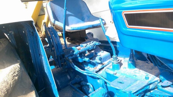 รถไถ 6610 เสื้อ T3 เกียร D5nn เฟืองท้ายไม่มีกรอง เครื่องฟิตใหม่ สีเพิ่งทำ มีทะเบียน