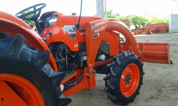 รถไถคูโบต้าL4708 มีไบมีดตราช้าง1อันสวยๆเดิมๆ พร้อมไช้งาน  ขายใน  ราคา398000บาท รถอยู่วังบัว คลองขลุง กำแพงเพชร    สนใจสอบุถามได้ที่081 3655997 อำพร  พาเจริญ  ราคาต่อรองได้อีกนะครับ