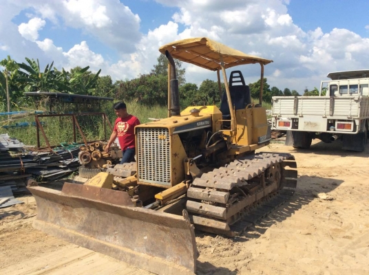 รถแทร็กเตอร์ KOMATSU D20P-6 ตีนเป็ด ใบมีดปรับได้ 5 ระดับ