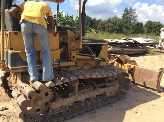 รถแทร็กเตอร์ KOMATSU D20P-6 ตีนเป็ด ใบมีดปรับได้ 5 ระดับ