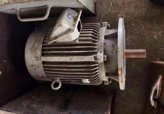 ขายมอเตอร์ Mitsubishi 100hp สภาพนางฟ้า ขายมอเตอร์ Mitsubishi 100hp สภาพนางฟ้า