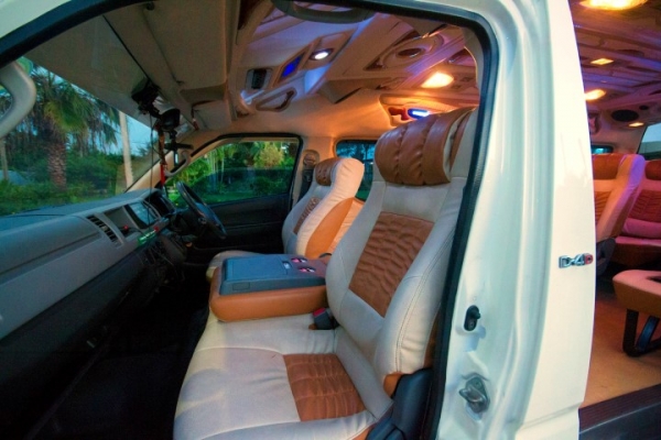 ขาย/เทิร์น รถตู้ Toyota hiace D4D หลังคาสูง ปี 2006 ** 670,000 บาท