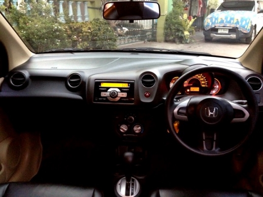 Honda Brio ปี2012 ตัวท๊อป เกียร์ออโต้ รถบ้าน 100\% มือเดียวป้ายแดง **เพื่อนฝากมาขาย 370,000 งดต่อรองคับ