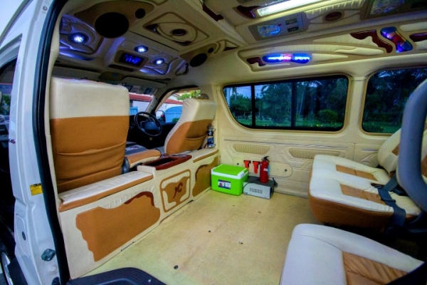 ขาย/เทิร์น รถตู้ Toyota D4D ปี 2006 Vip เต็ม ขาย/เทิร์น รถตู้ Toyota D4D ปี 2006 Vip เต็ม