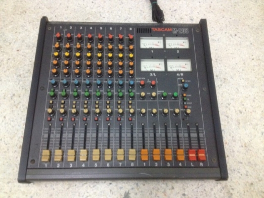 MIXER TASCAM M 208 ของเก่าญี่ปุ่นเเท้สภาพดีใช้ไฟ100V