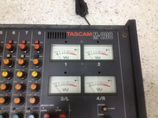 MIXER TASCAM M 208 ของเก่าญี่ปุ่นเเท้สภาพดีใช้ไฟ100V