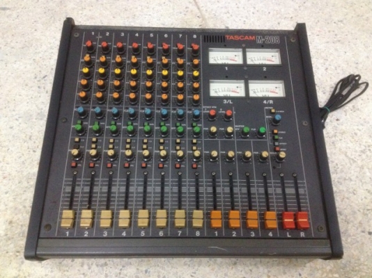 MIXER TASCAM M 208 ของเก่าญี่ปุ่นเเท้สภาพดีใช้ไฟ100V