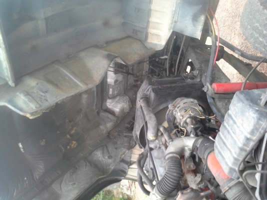 HINOไฮเท็ค 195แรง ยาว 6 ม.ยางดีทั้งหมด 6เส้น เครื่องดี ครัทซีสวย ขาย 430,000 บาท ศุภากร 081-1903107 , 081-4252943)