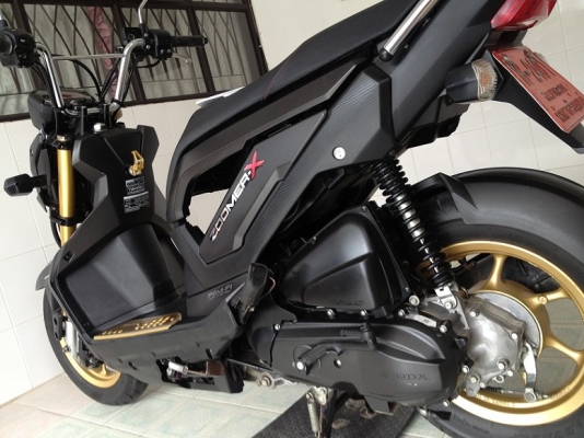 Zoomer-x ตัวTOP โฉมใหม่ สีดำด้าน วิ่ง4000 ปี58 (ของแถม 4 รายการ)