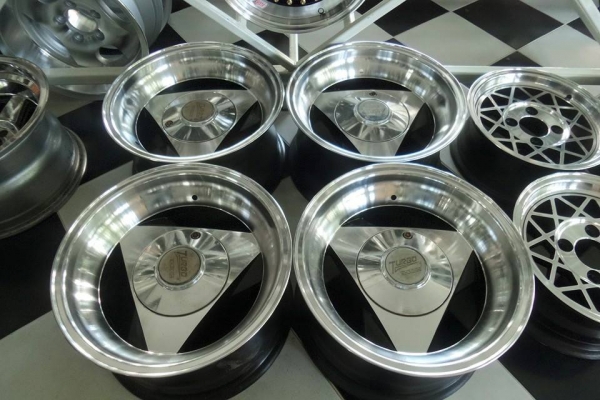 Turbo japan 15x8 et-20 6/139.7 ชุดละ8500บาท รับประกันความงาม