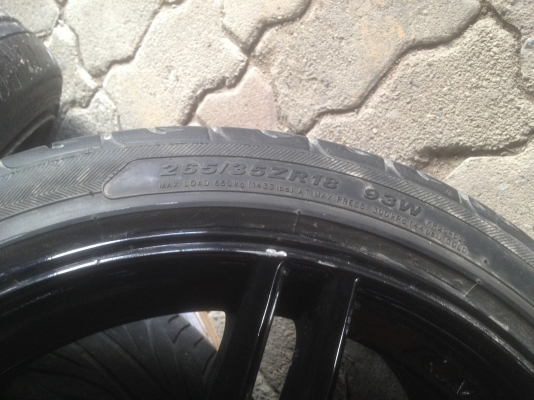 ขายด่วนครับแม็กพร้อมยางขอบ18ไม่มีซ่อม