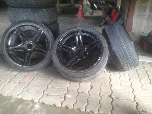 ขายด่วนครับแม็กพร้อมยางขอบ18ไม่มีซ่อม