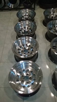 ขายล้อ15*8.5 5/114 2 ชุดครับ