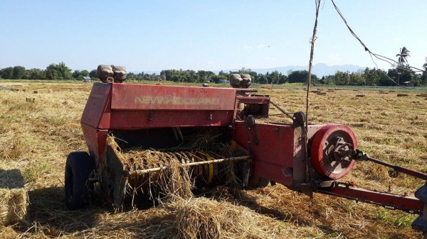 รถอัด ฟาง นิวฮอลแลน 370 พร้อมใช้