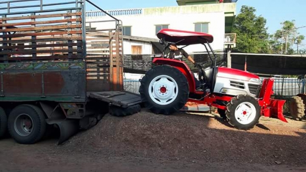 ปัญญาแทรคเตอร์..จัดมาให้ครับ ด่วน!!!ยันม่า EF 453T ใบมีดคานล่าง เล่มทะเบียนพร้อม