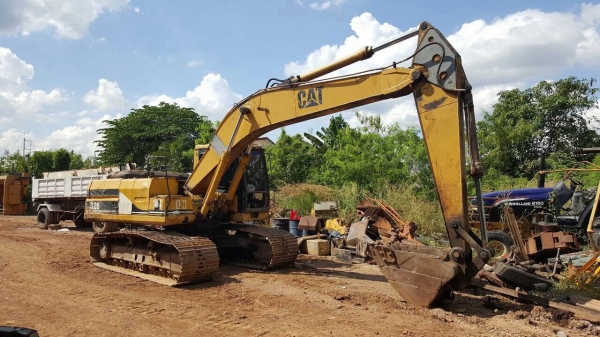ขายแบคโฮ CAT 320 V.2 เอกสารเล่มทะเบียน ไฟฟ้าเต็ม ช่วงล่างเต็ม ราคาคุยกันได้ครับ
