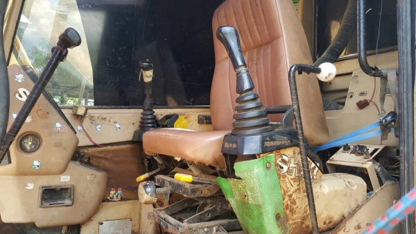 ขายแบคโฮ CAT 320 V.2 เอกสารเล่มทะเบียน ไฟฟ้าเต็ม ช่วงล่างเต็ม ราคาคุยกันได้ครับ ขายแบคโฮ CAT 320 V.2 เอกสารเล่มทะเบียน ไฟฟ้าเต็ม ช่วงล่างเต็ม ราคาคุยกันได้ครับ