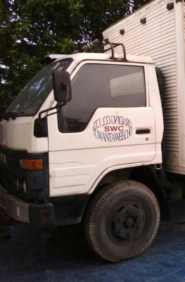 หกล้อ โต้โย้ต้า BU 115 สามใบปัด บรรทุกตู้ ยาว4.30ม สภาพดีพร้อมใช้ ทะบียนพร้อมโอน ราคา 235,000บ หกล้อ โต้โย้ต้า BU 115 สามใบปัด บรรทุกตู้ ยาว4.30ม สภาพดีพร้อมใช้ ทะบียนพร้อมโอน ราคา 235,000บ