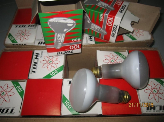 หลอดสปอร์ทไลท์ Tochi Frosted  ขั้วเกลียว