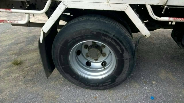 Isuzu หกล้อรั้ว Isuzu หกล้อรั้ว