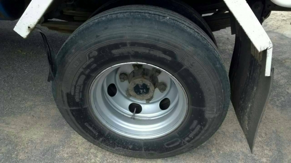 Isuzu หกล้อรั้ว Isuzu หกล้อรั้ว