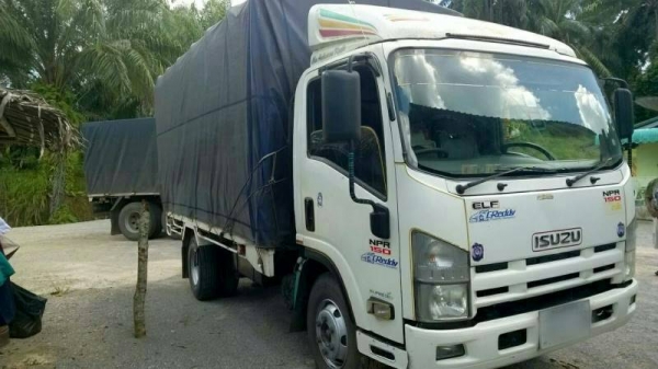 Isuzu หกล้อรั้ว