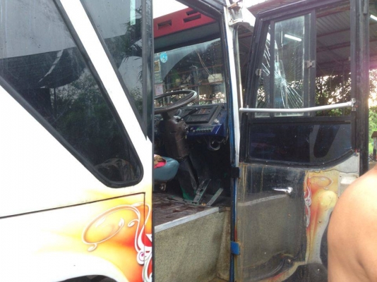 ขายรถบัสฮีโน่แอร์27ที่นั่ง เครื่องกลางเครื่องHO6C เครื่องแน่น เครื่องแอร์อยู่ท้ายอีซูซุC240 ประตูไฟฟ้าเบครทิฟฟี่พวงมาลัยเพาเวอร์ช่วงล่างหนึบคานใหญ่8น็อตล้อ สมบูรณ์สุดๆ ทะเบียนขาดเดือน มีเล่มแต่ไม่มีชุดโอนต่อภาษีได้ ขายตามสภาพถูกๆ 250000 บาท