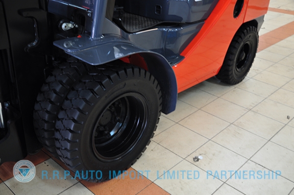 ขายรถโฟล์คลิฟท์มือสอง TOYOTA รุ่น 8FD30-30496 ราคา xxx,xxx บาท นำเข้าจากประเทศญี่ปุ่น 100\% ไม่เคยใช้งานในไทย