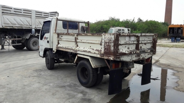 รถบรรทุก 6 ล้อ ISUZU NKR 58E   110 แรงม้า เครื่อง4BE1 กระบะยาว 3 เมตร
