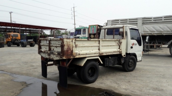 รถบรรทุก 6 ล้อ ISUZU NKR 58E   110 แรงม้า เครื่อง4BE1 กระบะยาว 3 เมตร