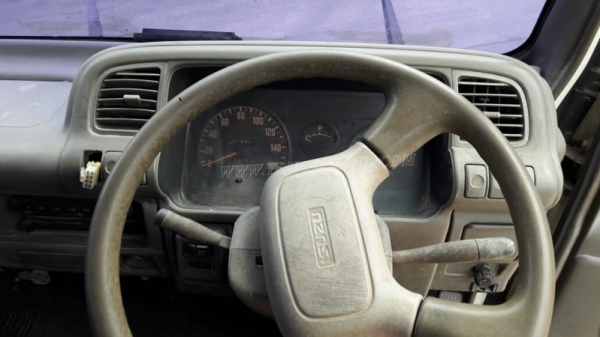 รถบรรทุก 6 ล้อ ISUZU NKR 58E   110 แรงม้า เครื่อง4BE1 กระบะยาว 3 เมตร