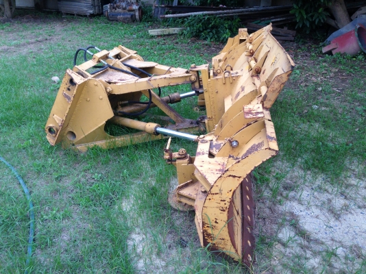 ขายชุดใบดัน ใช้กับรถตัก CAT-910 สภาพสวยของเก่าญี่ปุ่น 081-9485494