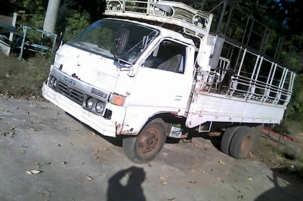 ขายรถ6ล้อ สภาพพร้อมใช้งาน เครื่อง100แรง สนใจโทร 090-8588220คุณนะ 093-3258446คุณบิว หรือเข้าดูสินค้าอื่นๆได้ที่ www.truck.in.th/498 หรือเพจFacebook ณรงค์ ซื้อขายรถมือสอง (เว็บไซต์ส่วนตัว) หรือFacebook ตลาดรถมือสอง คุณนะ