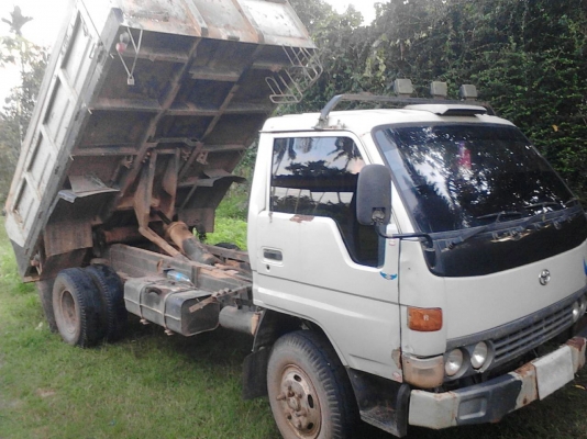 รถโตโยต้า 6 ล้อดั้ม เปลื่ยนเครื่อง 130 แรงม้า.  ปี 40    สนใจติดต่อ   081 - 6079515