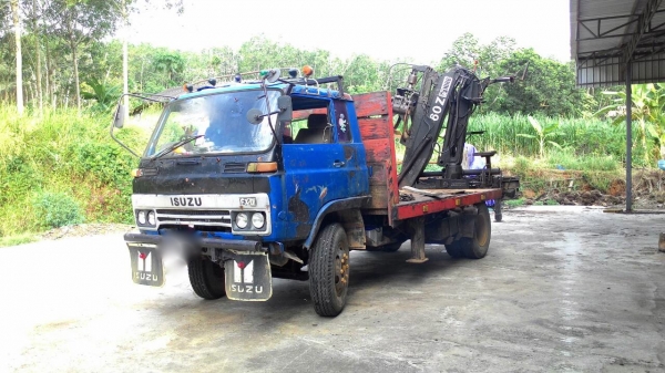 รถอีซูซุ 6 ล้อ ติดเฮี้ยบ 3 ตัน. / 145 แรงม้า.   สนใจติดต่อ  081 - 6079515