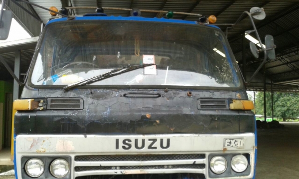 รถอีซูซุ 6 ล้อ ติดเฮี้ยบ 3 ตัน. / 145 แรงม้า.   สนใจติดต่อ  081 - 6079515