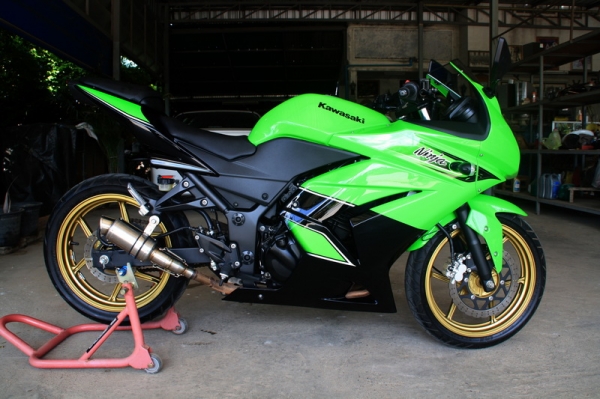 ขาย KAWASAKI NINJA 250 เขียว ปี 2010 ท่อสูตร ทะเบียนแท้พร้อมโอน 78000