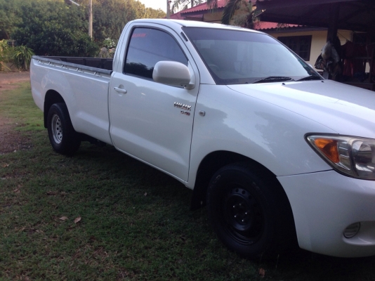 Vigo บรรทุกตอนเดียว ปี2007 พร้อมใช้ สีสวย ขาวๆเนียนๆ Vigo บรรทุกตอนเดียว ปี2007 พร้อมใช้ สีสวย ขาวๆเนียนๆ