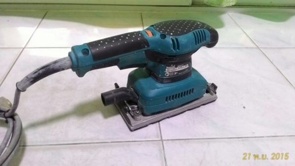 เครื่องขัดกระดาษทราย MAKITA ระบบสั่น รุ่น BO3711 190w. รุ่นนี้สามารถ ปรับรอบการทำงานได้หลายระดับครับ