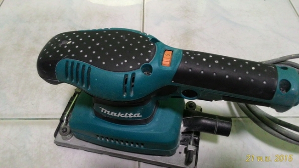 เครื่องขัดกระดาษทราย MAKITA ระบบสั่น รุ่น BO3711 190w. รุ่นนี้สามารถ ปรับรอบการทำงานได้หลายระดับครับ