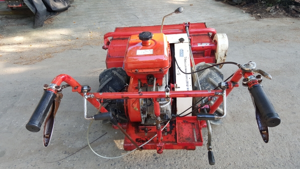 รถตัดหญ้า หนาๆ สบายๆๆ รหัสสินค้า S - 8 รถตัดหญ้า หนาๆ สบายๆๆ รหัสสินค้า S - 8