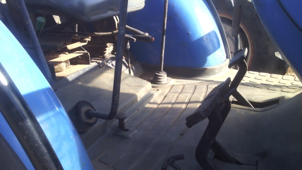 ขายรถไถFORD   NEWHOLLAND  รุ่นTD95   มีเล่มพร้อมโอน0810076640