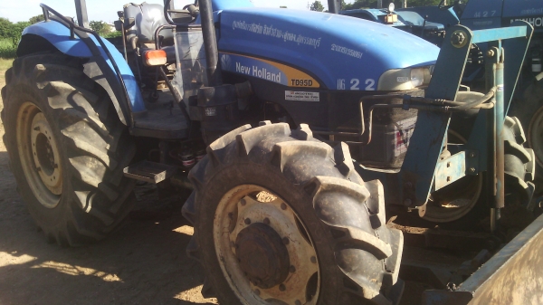 ขายรถไถFORD   NEWHOLLAND  รุ่นTD95   มีเล่มพร้อมโอน0810076640