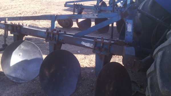 ขายรถไถFORD   NEWHOLLAND  รุ่นTD95   มีเล่มพร้อมโอน0810076640