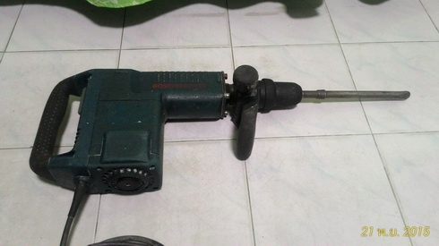 เครื่องสกัดคอนกรีตไฟฟ้า บ๊อช รุ่นใหญ่แต่ทำงานได้เบาแรงพร้อมใช้งานครับ