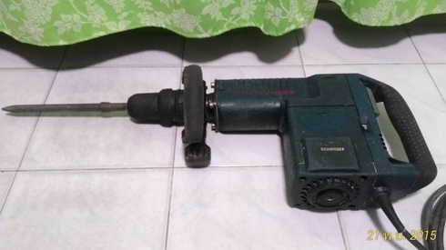 เครื่องสกัดคอนกรีตไฟฟ้า บ๊อช รุ่นใหญ่แต่ทำงานได้เบาแรงพร้อมใช้งานครับ