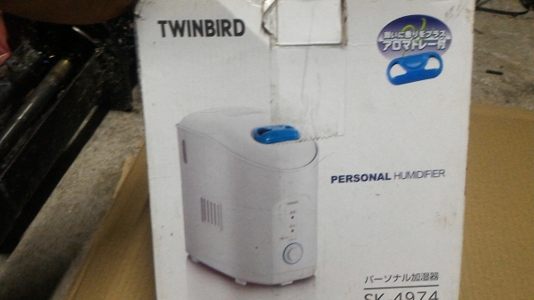 เครื่องเพิ่มความชื่นในห้อง TWINBIRD ของใหม่ ใช้งานง่าย มีถังใสน้ำ มีระบบตัดไฟเมื่อน้ำแห้ง